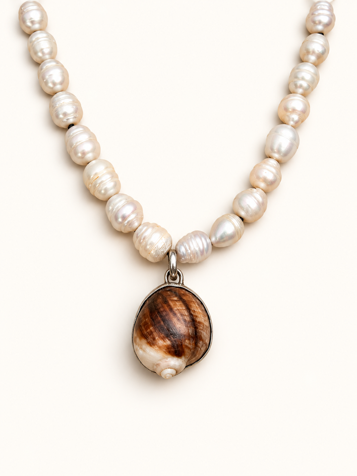 Collar de Perlas con Concha Natural