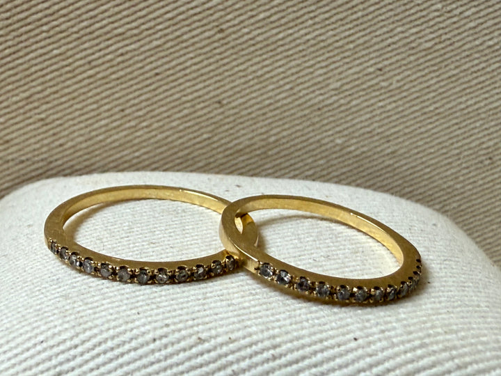 Medio cintillo oro amarillo y brillantes