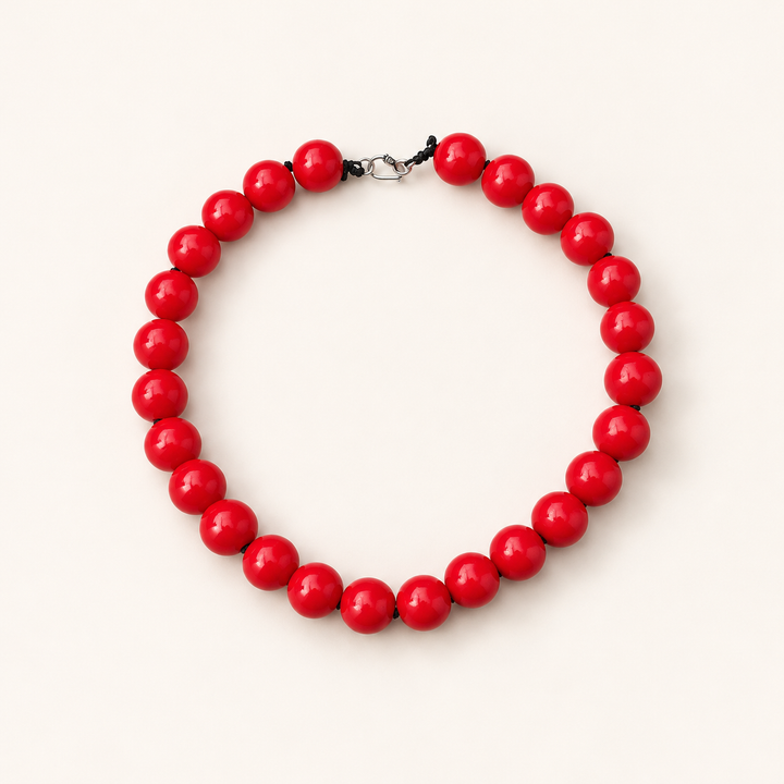Collar de cuencas rojas