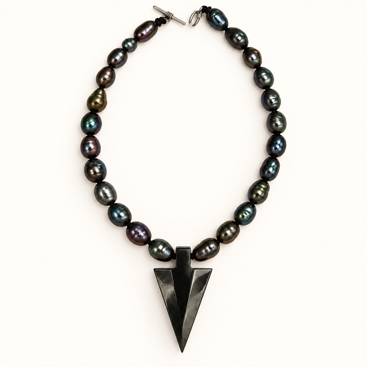 Collar de Perlas Negras con Punta
