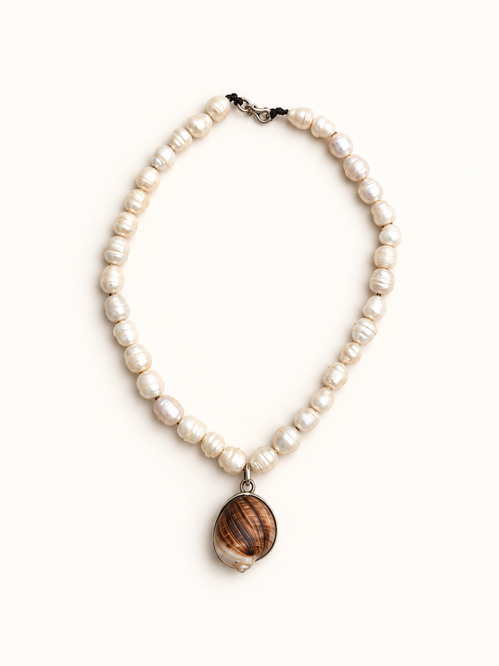 Collar de Perlas con Concha Natural