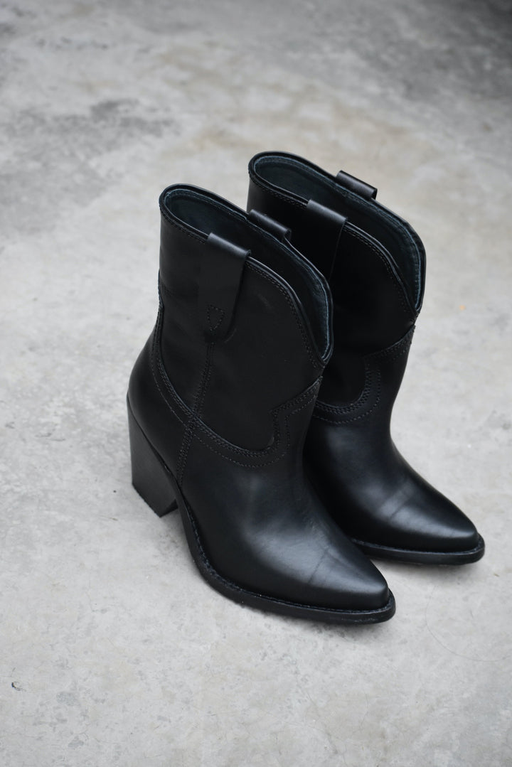 Bota Corta  Consuelo Negro
