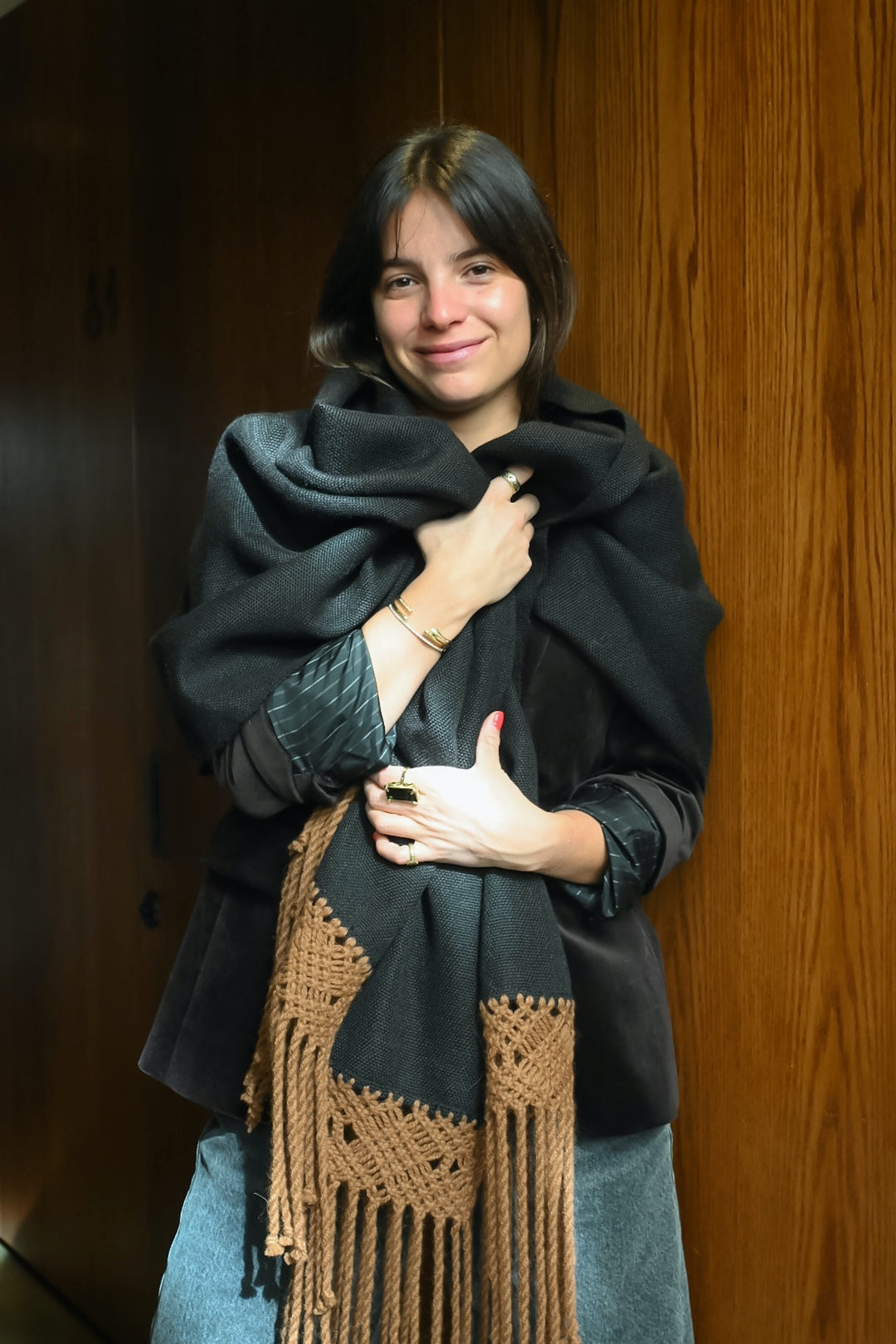 Tapado Alpaca Negro Camel Macramé