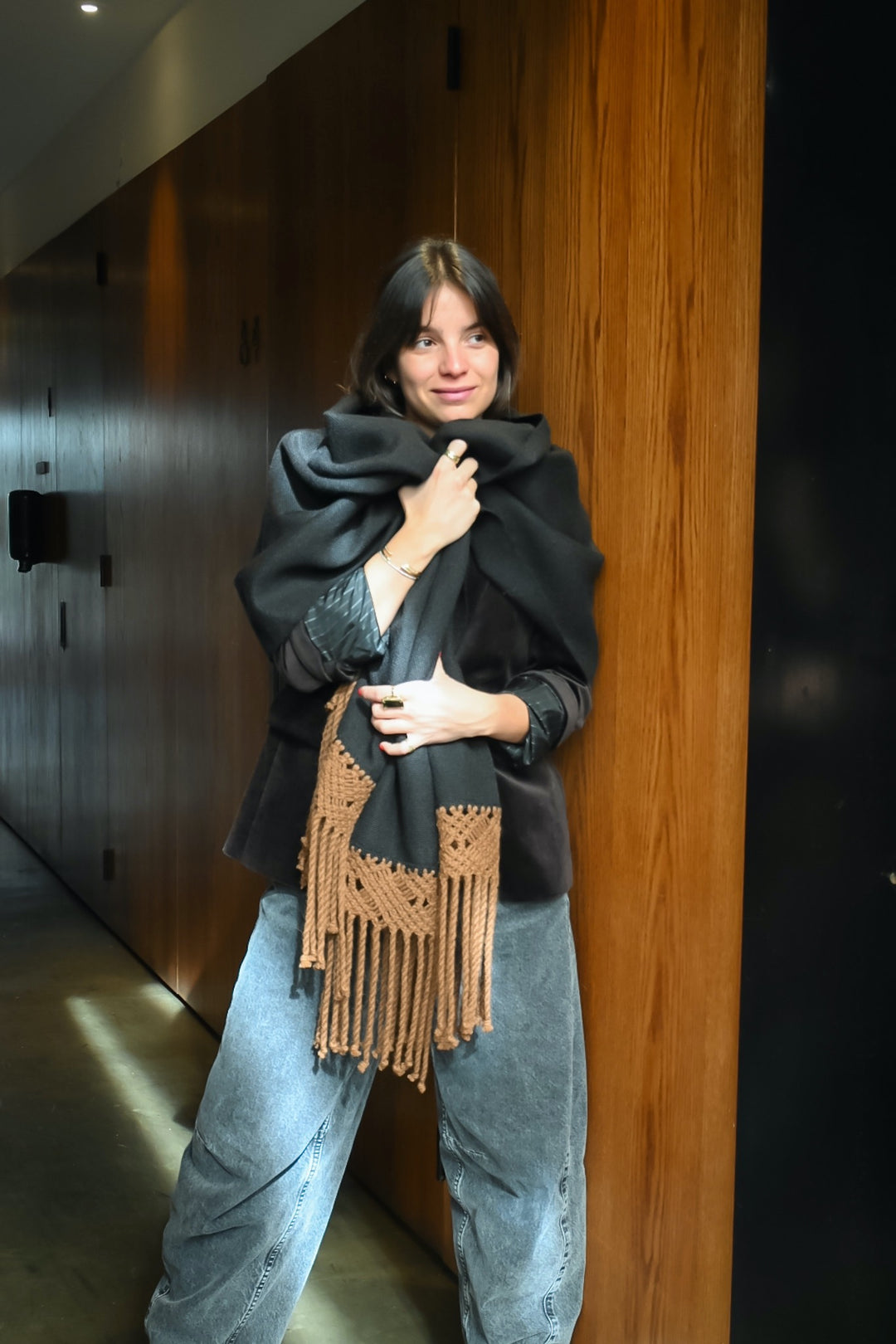 Tapado Alpaca Negro Camel Macramé