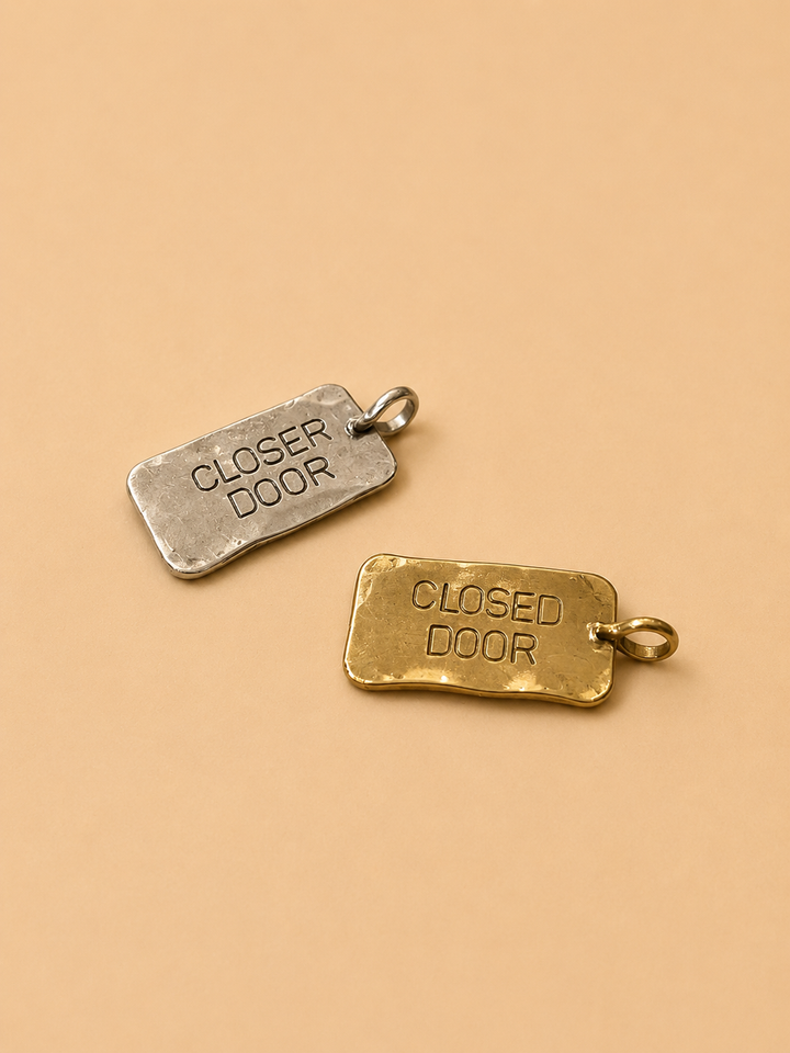 Placa Plata "Closer Door"