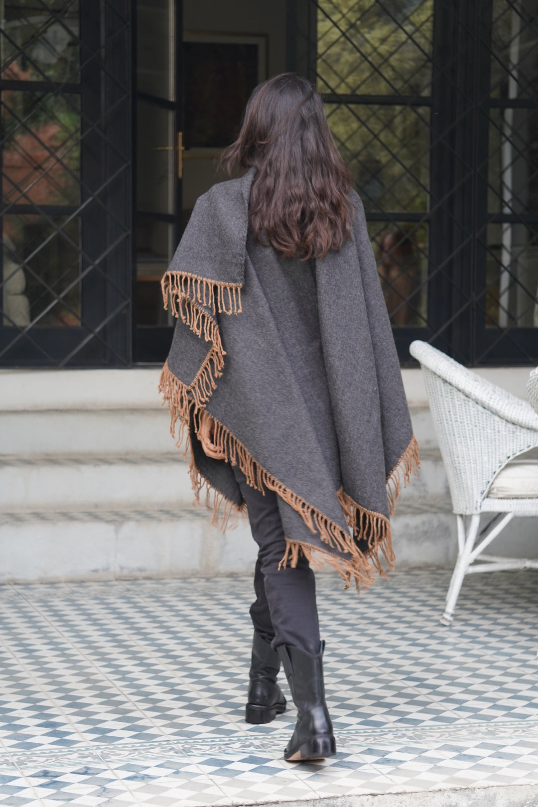 Manta Alpaca Marengo/Flecos Camel Contorno