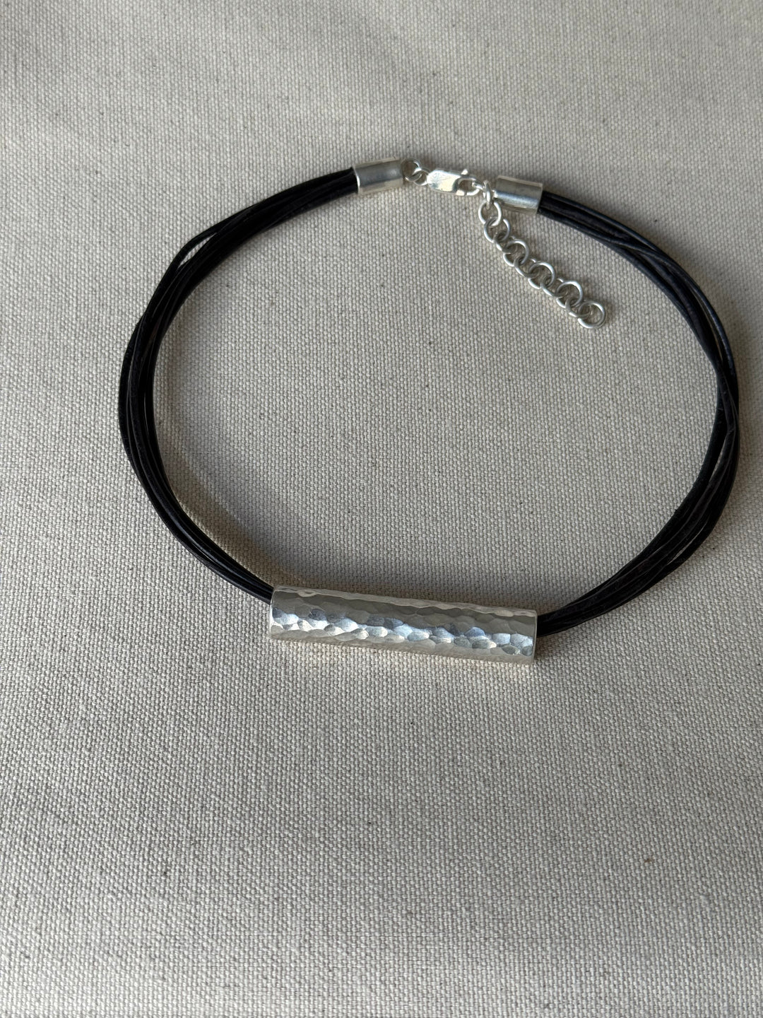 Collar cuero plata