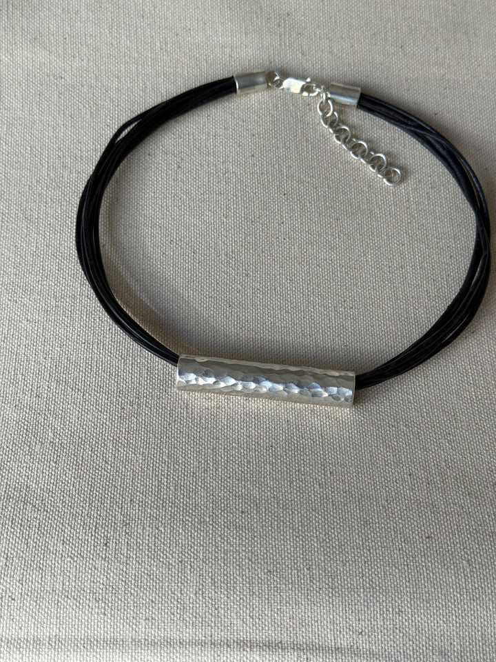 Collar cuero plata