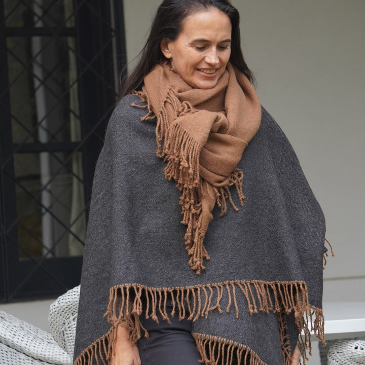 Manta Alpaca Marengo/Flecos Camel Contorno
