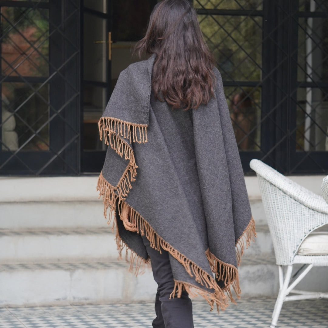 Manta Alpaca Marengo/Flecos Camel Contorno