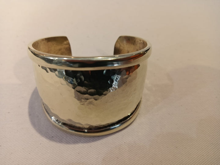 Esclava Martillada de Bronce