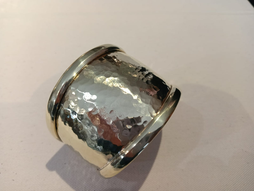 Esclava Martillada de Bronce