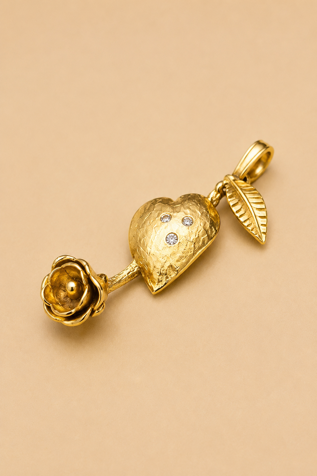 Colgante Rosa Corazón de Bronce con Circón