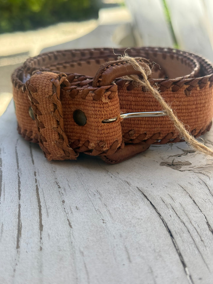 Cinturón de cuero hecho a mano en España