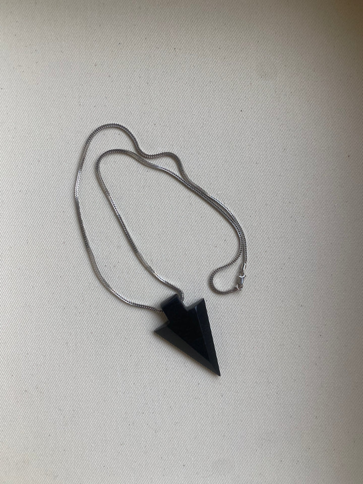 Collar cadena 45 flecha ónix