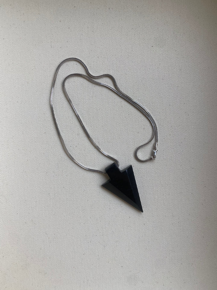 Collar cadena 45 flecha ónix