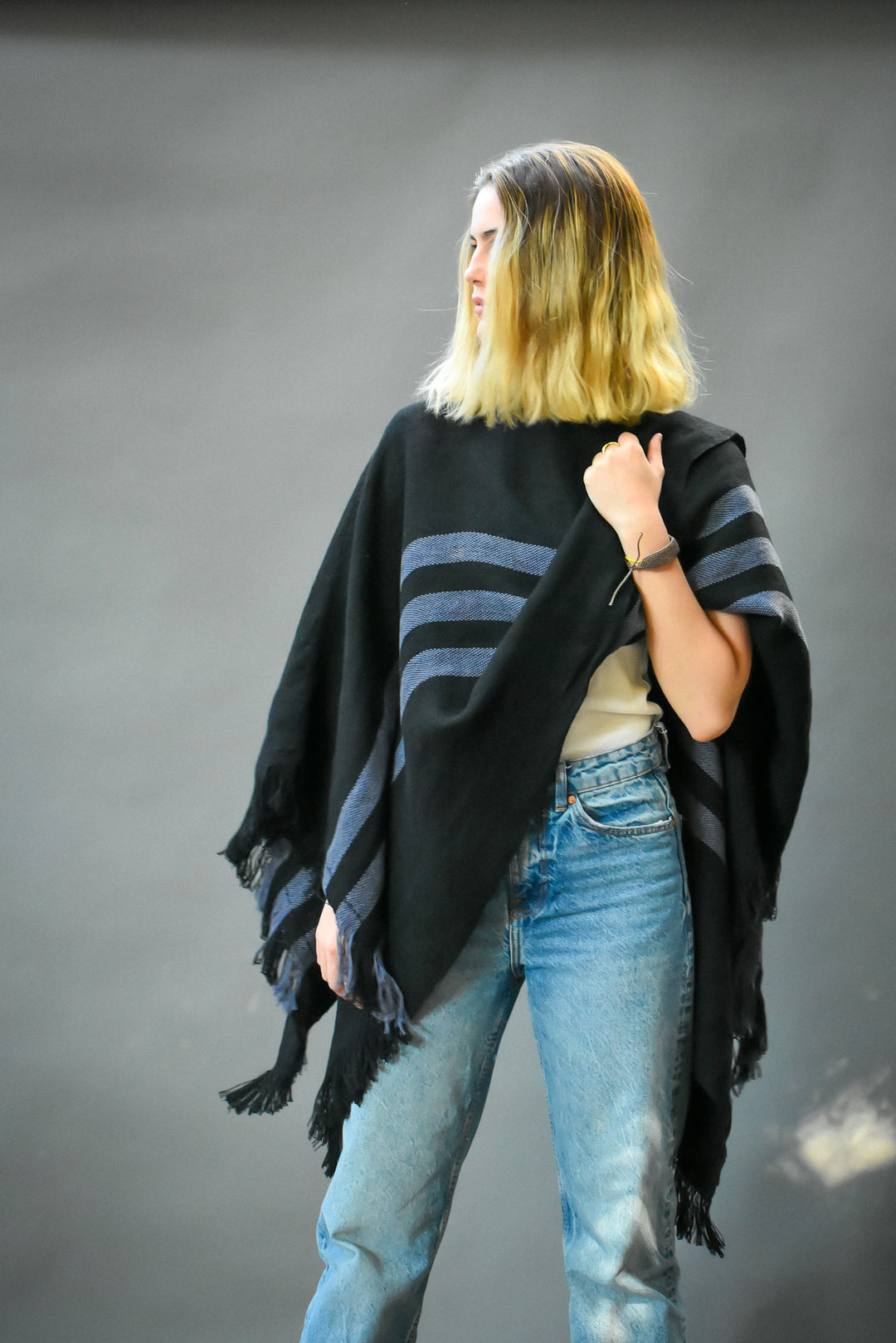 Poncho Lino Azul Celeste SS25