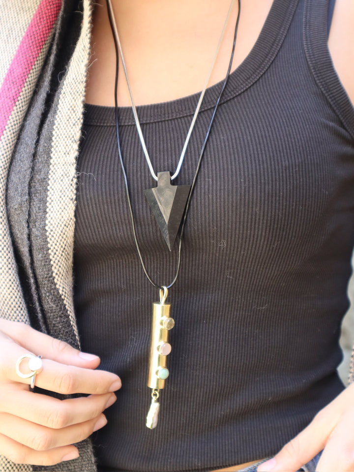 Collar flecha  de ónix cadena de plata