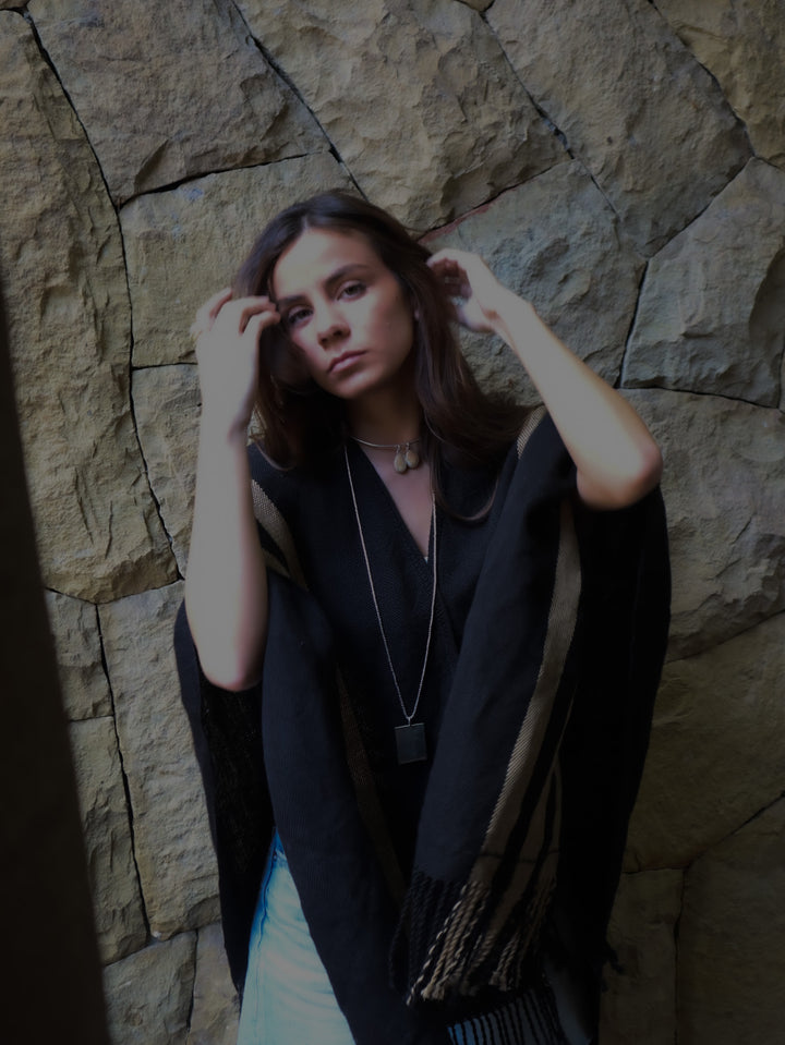 Manta de lino Negra Camel